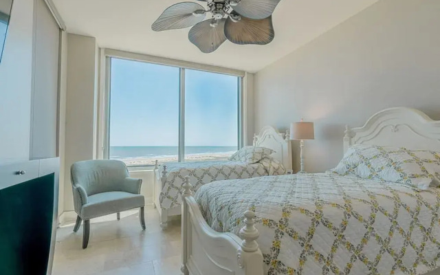 Palisade Palms Oceanfront Condo 5-star Amenities