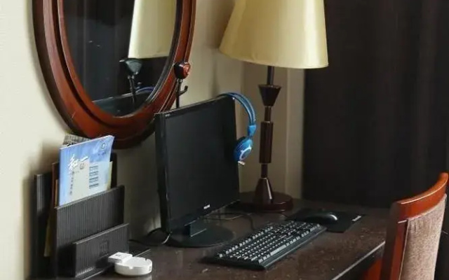 Hollyear Hotel