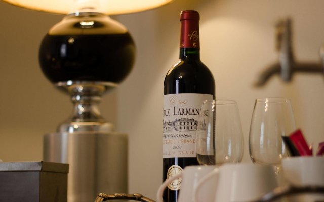 Au Coeur de Bordeaux - Chambres d'hôtes et Cave à vin 0
