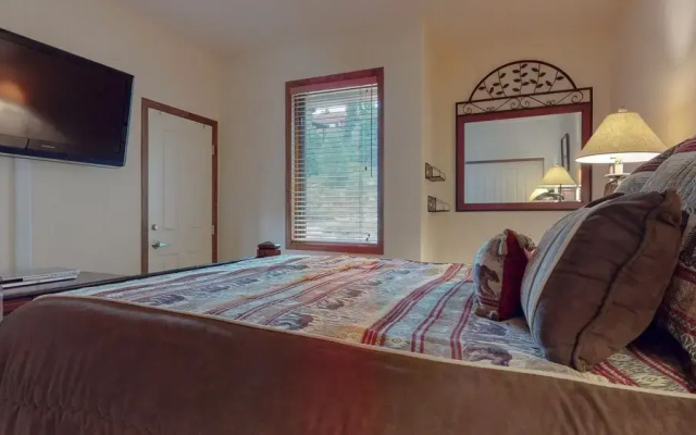 Eagle Run #205 2 Bedroom Condo by Redawning