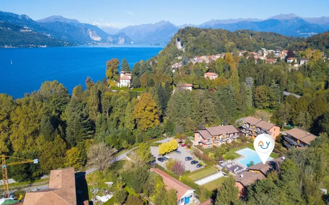 Lenni Apart. Swimming Pool and Lake