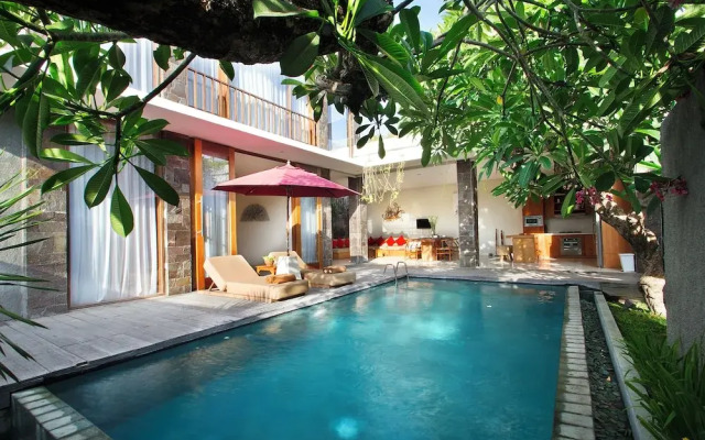 Stunning 2 Br Pool Villa With Rooftop In Seminyak
