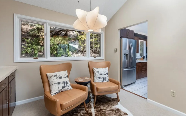Cedar Upper Luxury Vacation At Windcliff 3 Bedroom Home by RedAwning
