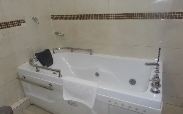 Pearl Gate Hotel