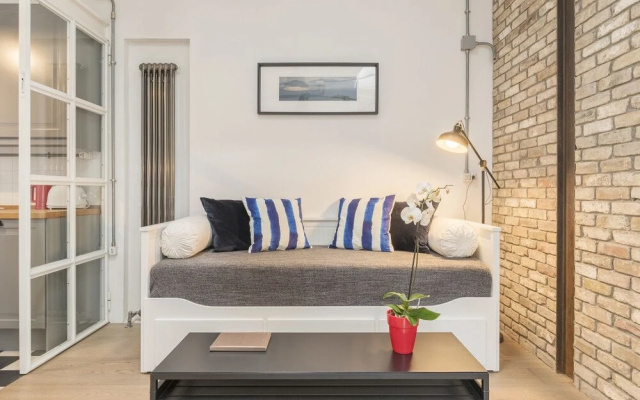 Cosy Modern Studio Flat Close to Metro Piramide