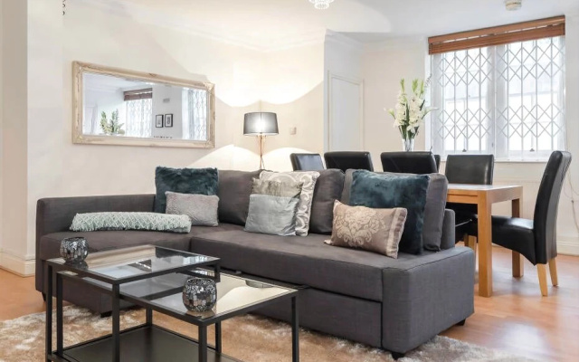 Spacious 2BR Home in Islington - up to 6 Guests!
