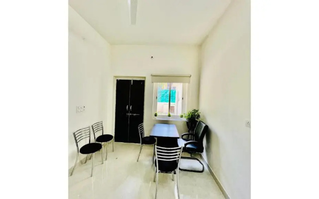 Hostel ivory
