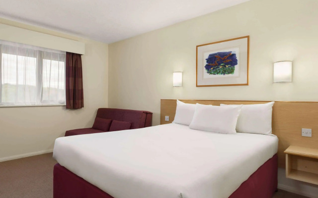 Days Inn by Wyndham Warwick South M40