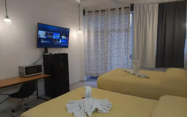 Lovely studio apartment with balcony AC & wi-fi, minutes from downtown!