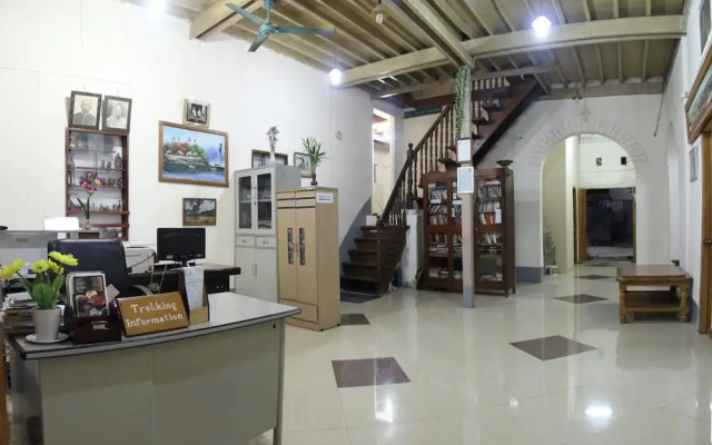 Mr. Charles Guest House - Hostel