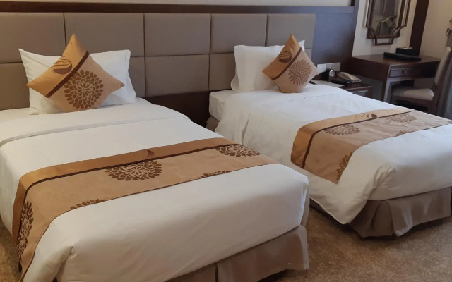 Duc Huy Grand Hotel & Spa