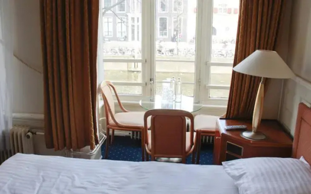 Waterfront Hotel
