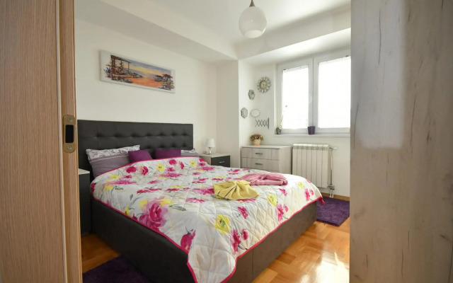 New, Modern & Luxury Apartment in the City