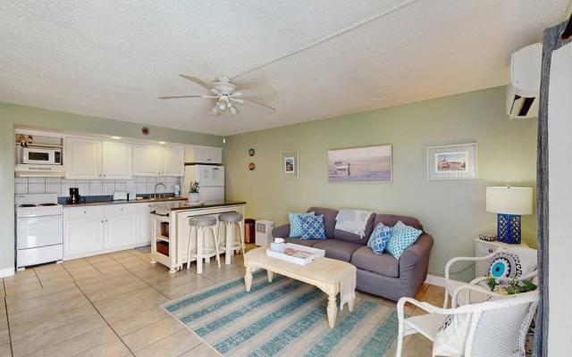 Mariners Cove 302