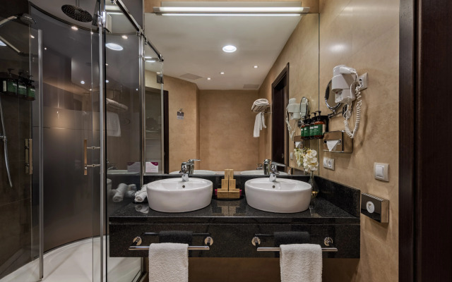 Crowne Plaza Madrid Airport by IHG