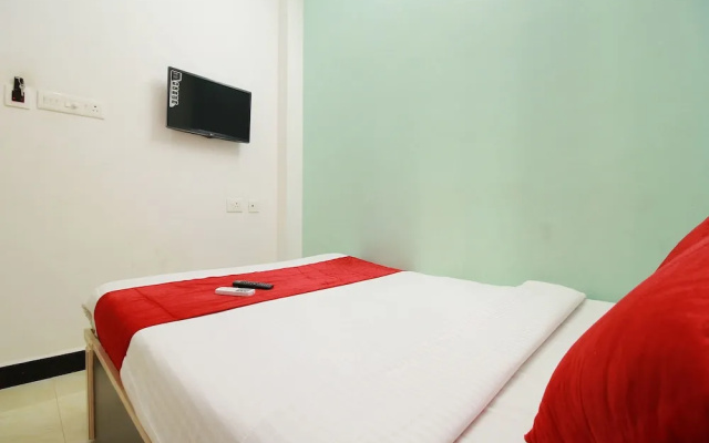 OYO 10835 Hotel Sri Sant