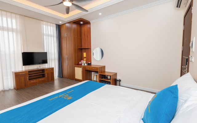 Royal Louis Hotel