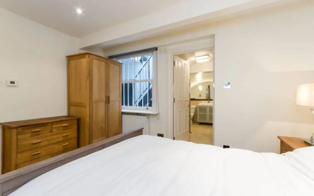 Delightful 2 Bed Garden Flat in Earl's Court