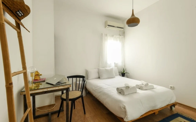 Stylish 2-Bedroom Green Oasis