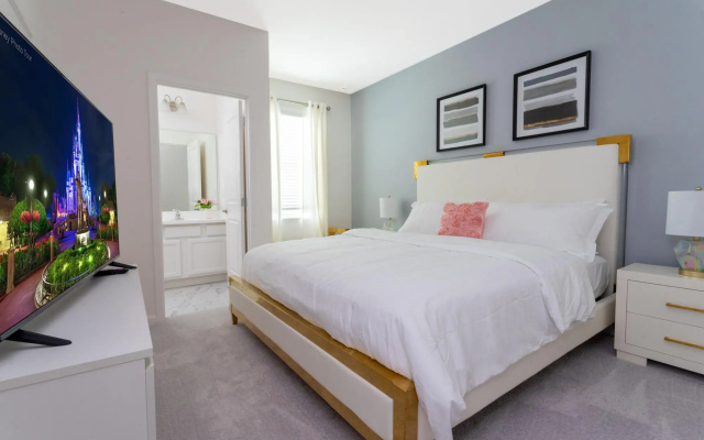 Large themed bedroom home near Disney