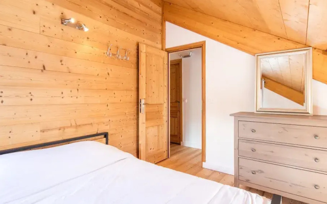 Spacious apartment with a view near the slopes of Valloire