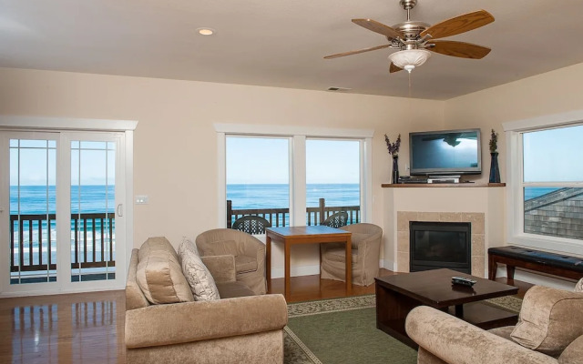 Above It All With Ocean Views 3 Br home by RedAwning
