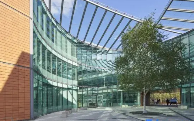 Studios in Central Bracknell, 30mins from London