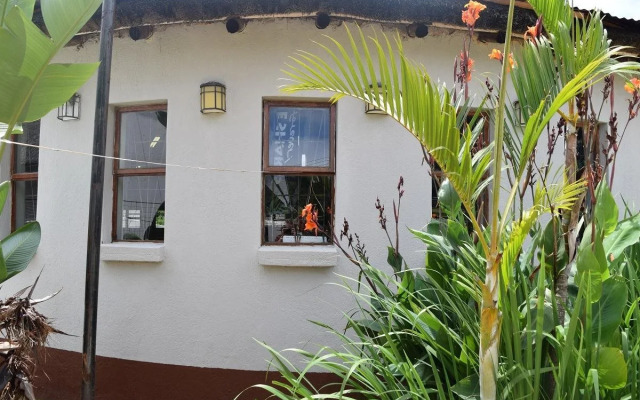 Sheri's Lodge & Backpackers