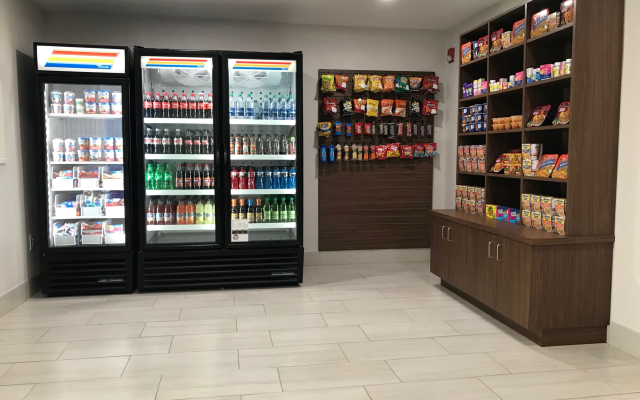 Holiday Inn Express Hotel & Suites Quincy I-10 by IHG