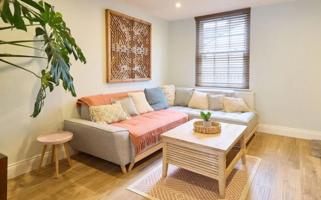 Host Stay Aurora