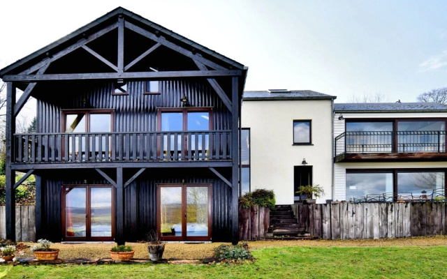 Cozy Holiday Home in Dion with Sauna and Jacuzzi