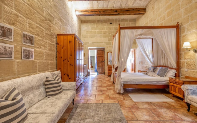 Ta'leli Pool Farmhouse in Gozo