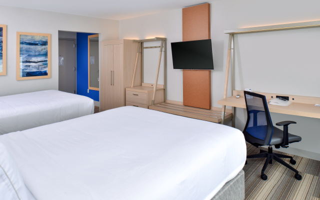 Holiday Inn Express & Suites Farmington Hills - Detroit by IHG