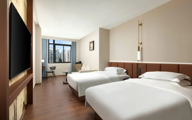 Ramada Encore By Wyndham Shantou Longhu
