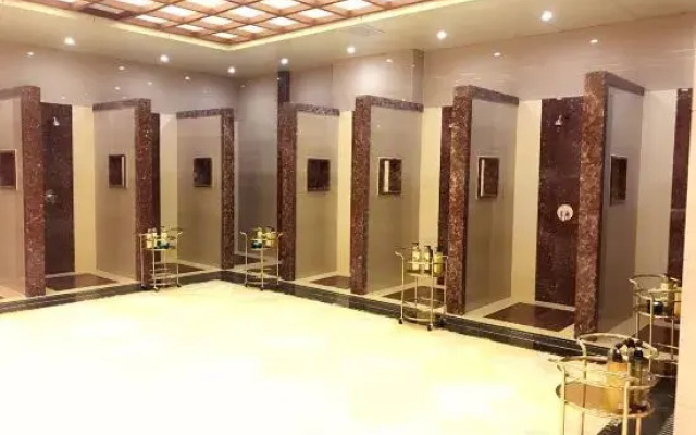 Linjiang Huayuan Hotel