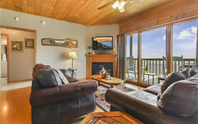 Autumn Leaves - Four Bedroom Cabin