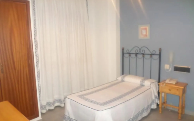 Hostal Restaurante Lujuan