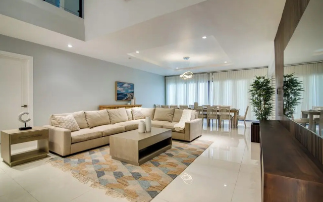 Luxury Oceanfront Villa Fully Staffed