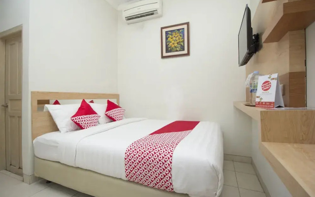 RedDoorz @ Shabrina Homestay Syariah Maguwo(RedDoorz at Shabrina Homestay Syariah Maguwo)