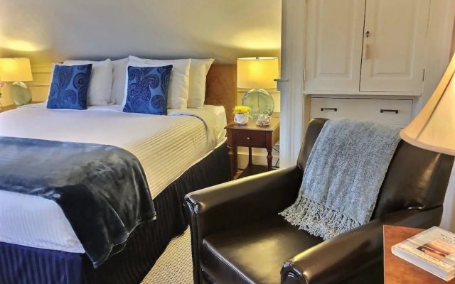 Carriage House Inn