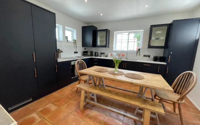 NomiHomes-Otis House-Free Parking x 2-Central -10ppl