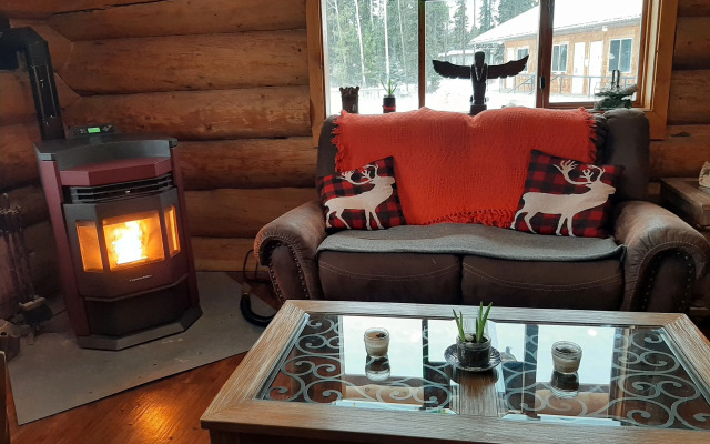 Arctic Divide Inn & Motel