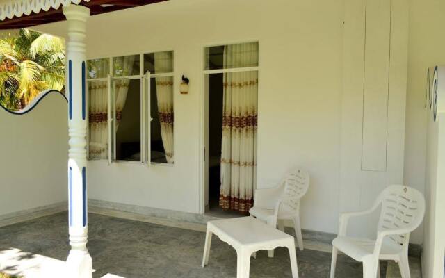 Отель Di Sicuro Tourist Inn Хиккадува вид на фасад