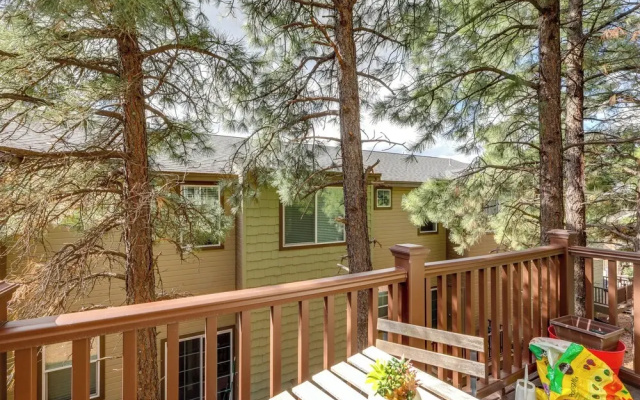 Spacious Retreat < 3 Mi to Downtown Flagstaff!
