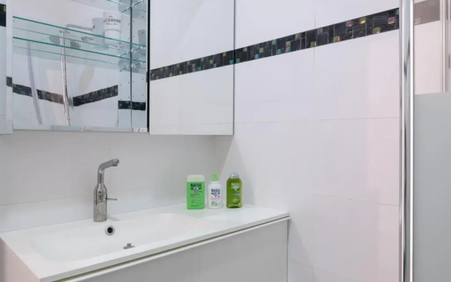 Frishman 3 Bedrooms Apartment