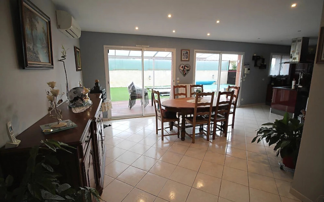 Chambres dans Villa avec Piscine