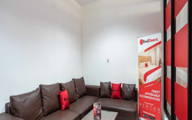 RedDoorz near Eka Hospital BSD City