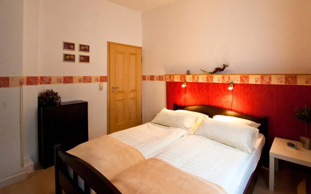 Ferienwohnungen & Gästezimmer Kachel
