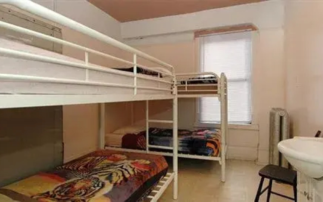 C&N Backpackers Hostel Vancouver