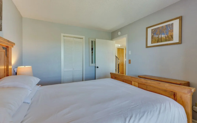 Ski-in/out Granby Condo w/ Mtn Views + Balcony!